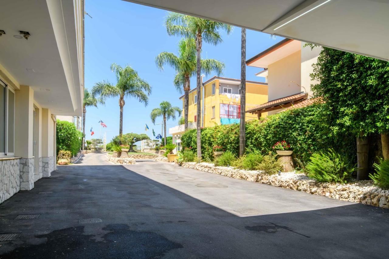 La Mela Hotel
