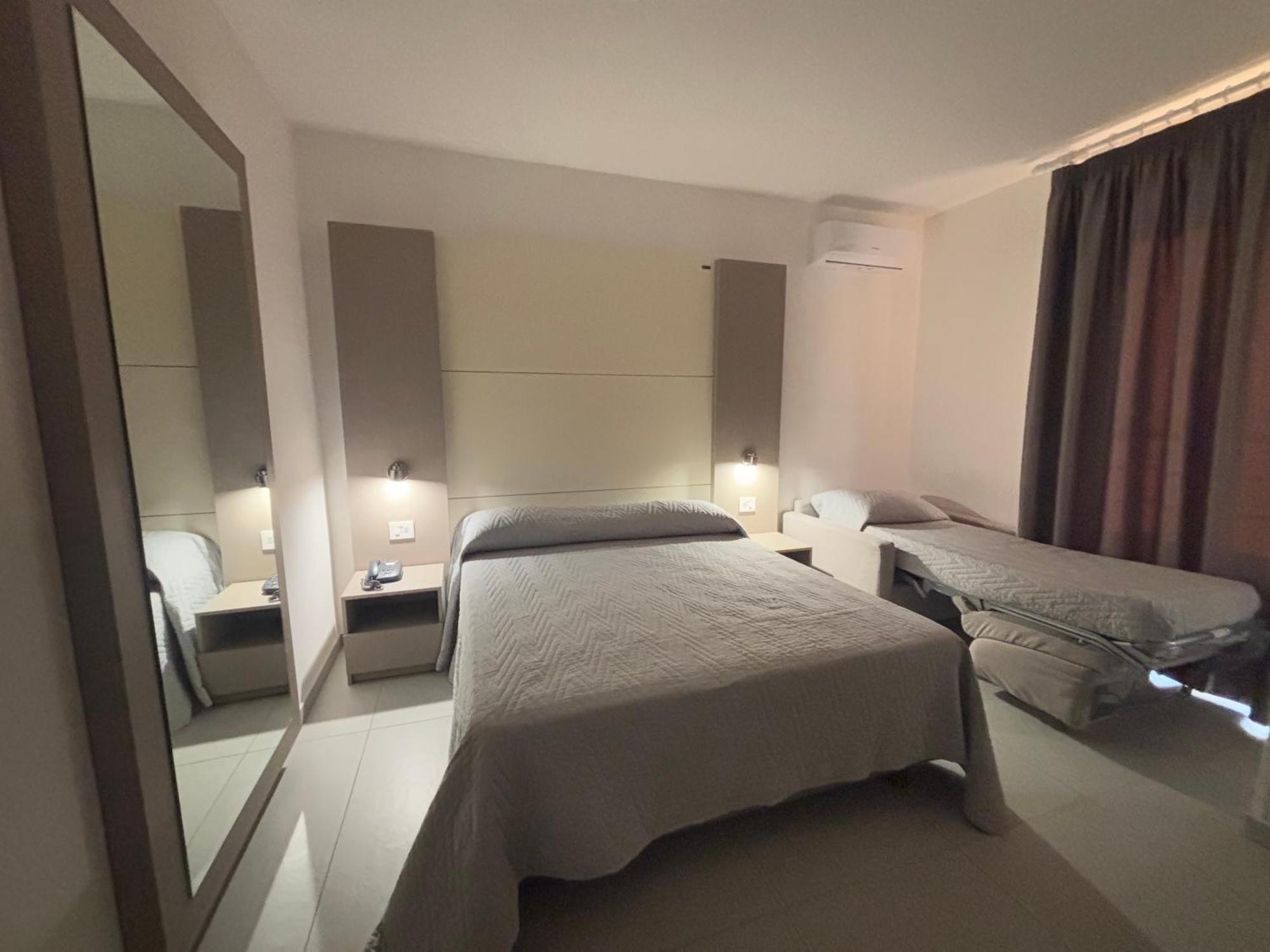 La Mela Hotel 3*