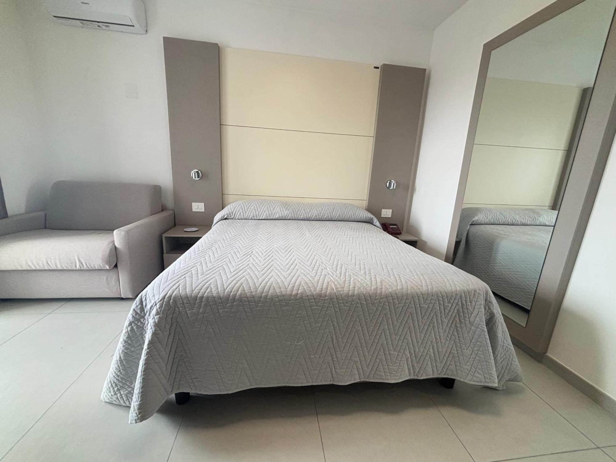 La Mela Hotel